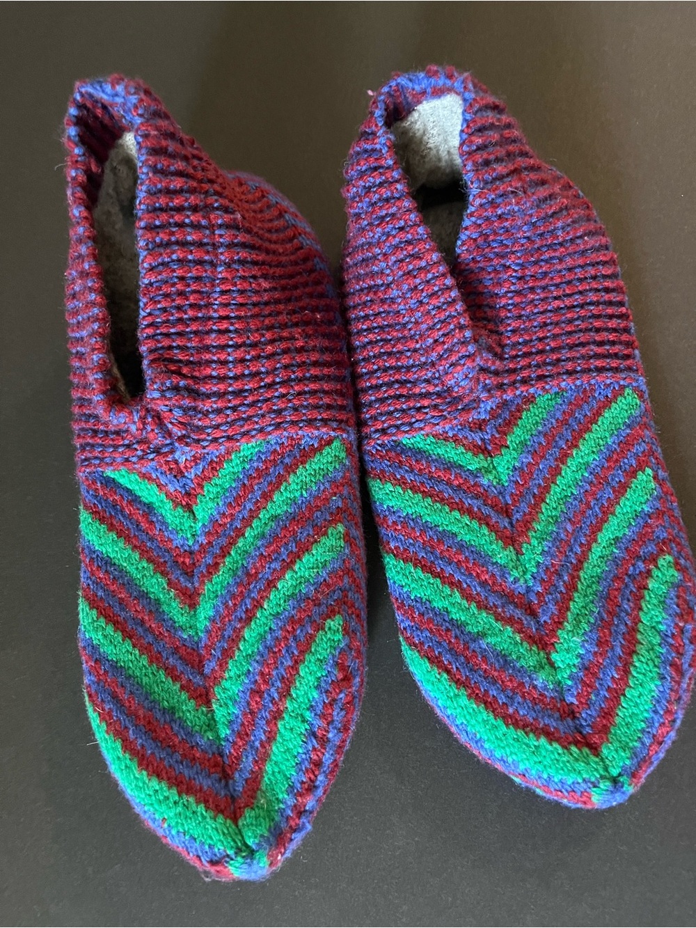 Bombas Low Top Gripper Slippers Size 10/Large Womens Chevron Print Warm Multi